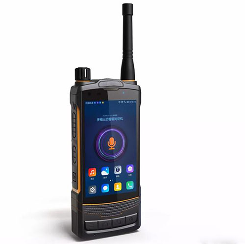 可靠的多媒体终端设备需要满足哪些功能特性？